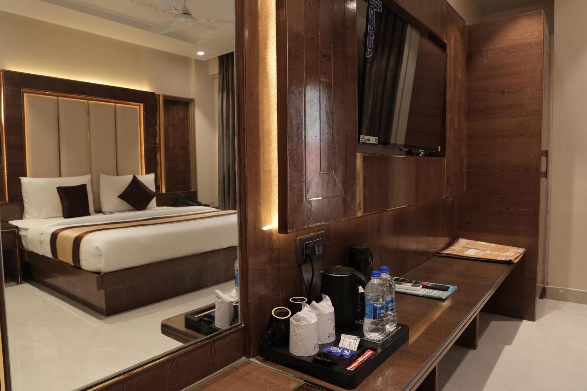Hotel Grand Plaza In Centre - At Railway Station New Delhi